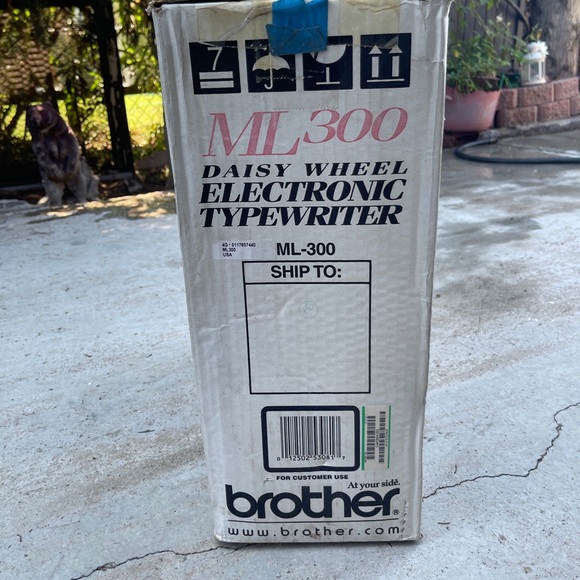 Brother ML300 daisy wheel electronic typewriter new open box - Picture 4 of 7